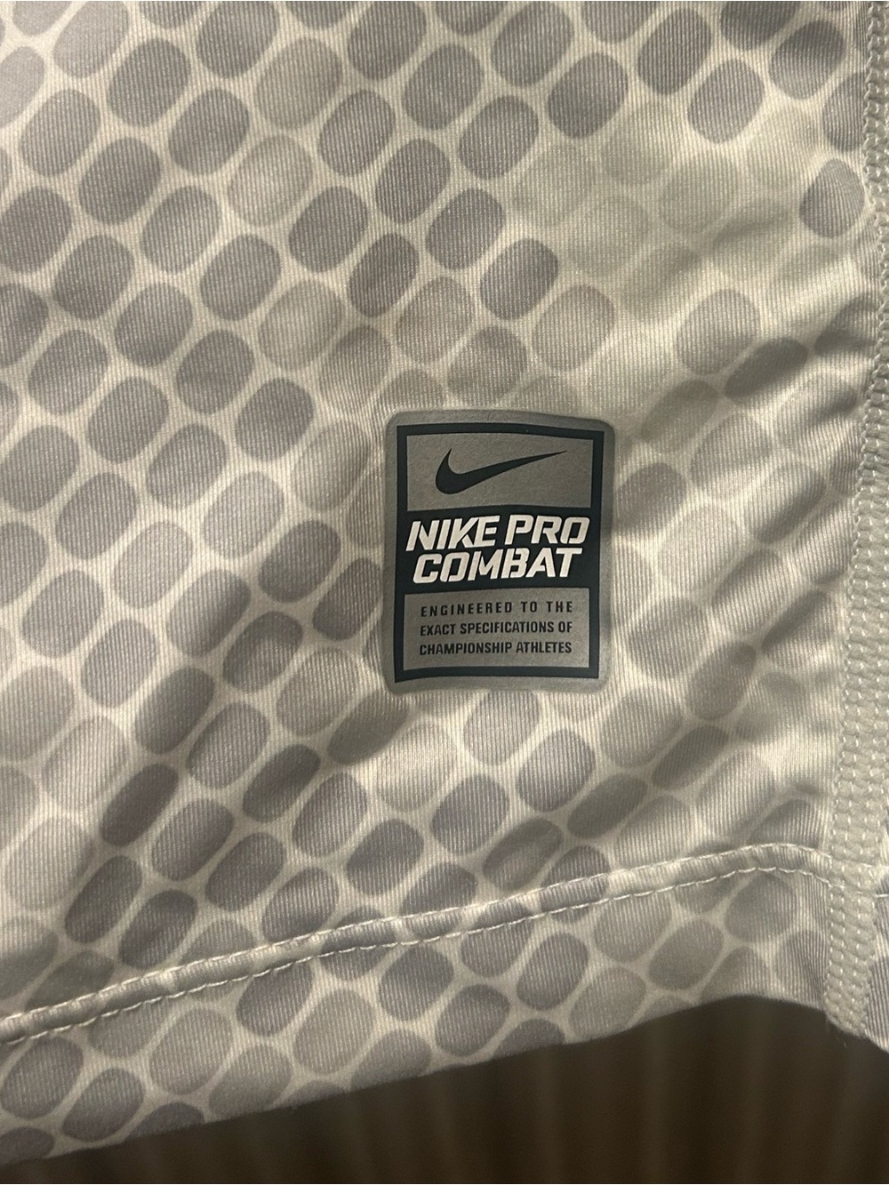 Nike Men’s White and Gray Short Sleeve Compression Performance Tee, Size XL - Picture 4 of 8